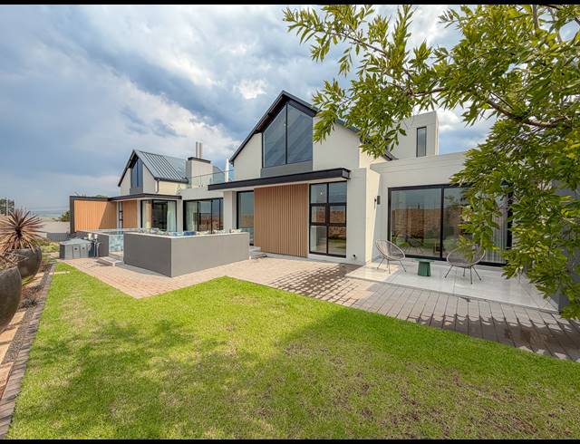 5 BEDROOM FREEHOLD FOR SALE IN MIDSTREAM HEIGHTS